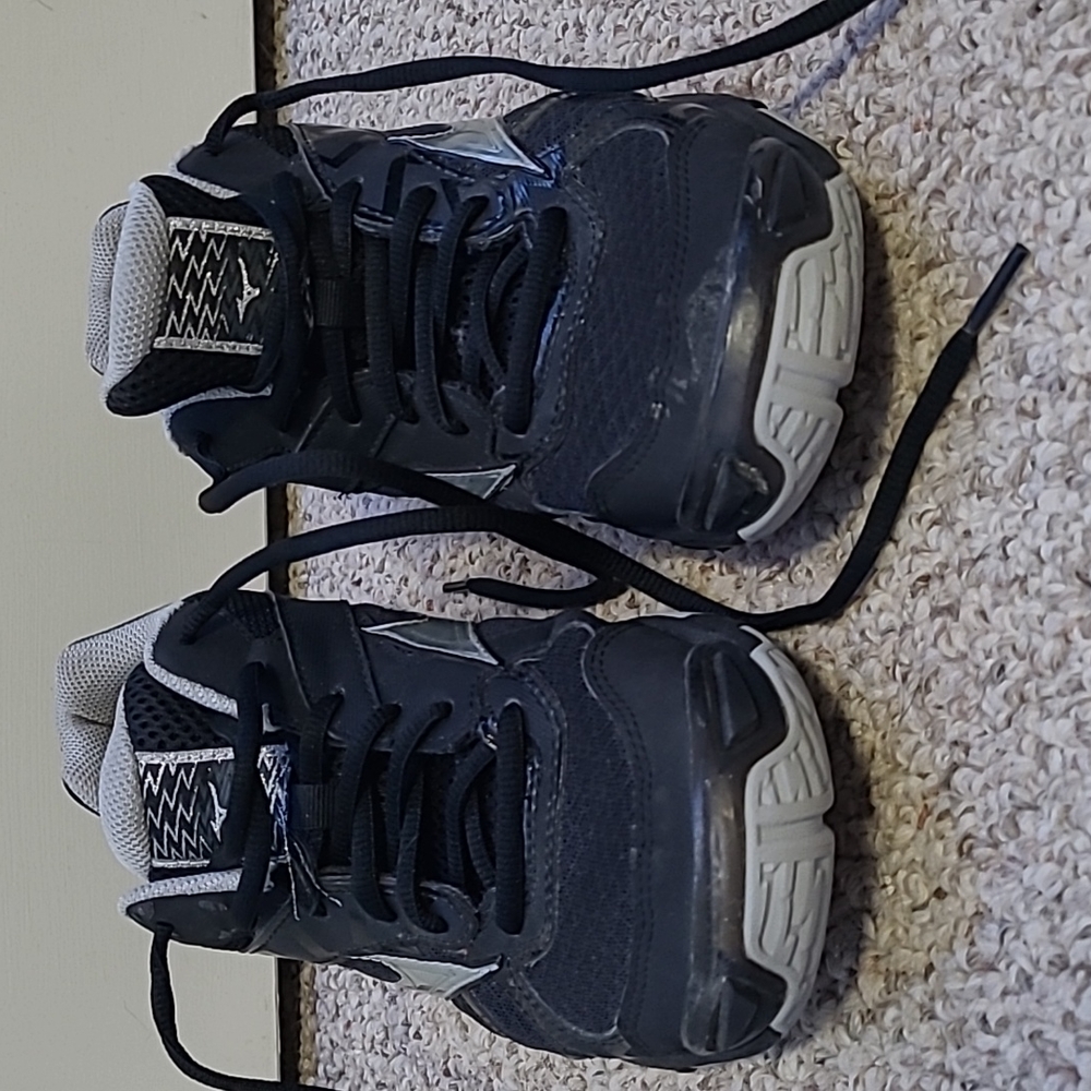 Mizuno Wave Bolt 7 volleyball shoes